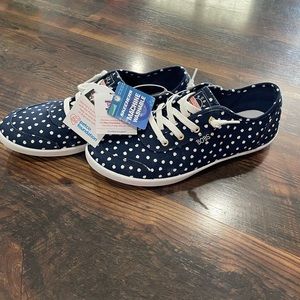 Navy blue Sketchers size 10